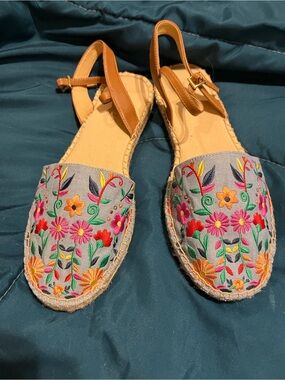 Talbots Gray Embroidered Floral Espadrille Slingbacks
